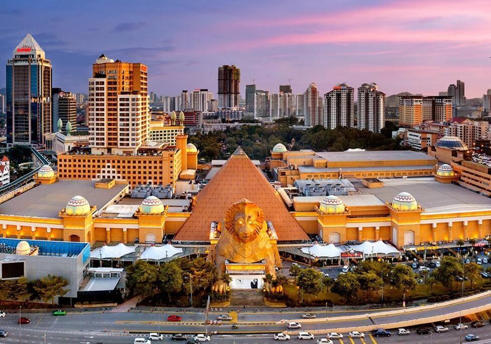Elegant Homes 9Pax 5Bed Sunway Pyramid-Lagoon 2 Car Park Petaling Jaya Exterior photo